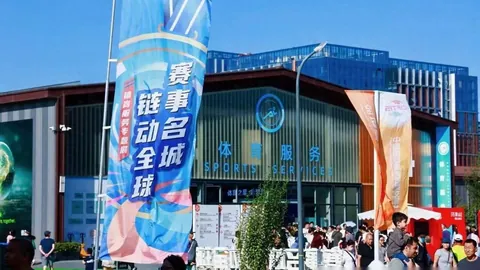 《爱之光》网络狂潮背后：探寻百人团队的光影历程——中国蓝新闻报道